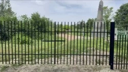 Ограждение на кладбище установили в станице Старопавловской