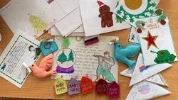 Школьники Кировского округа изготавливают талисманы для бойцов СВО