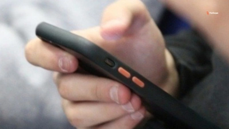 Мошенник выманил у кировчанки 580 тыс. руб. через доступ к экрану телефона