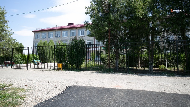 Ремонт ведущей к школе дороги завершают в посёлке Фазанном
