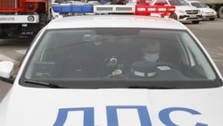 Автоинспекторы в Кировском округе спасли мужчину, которому стало плохо за рулём
