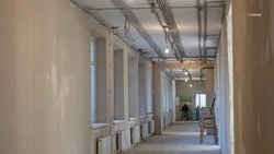 Ремонт поселковой школы Кировского округа идёт по графику