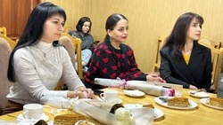Глава Кировского округа поздравил многодетных мам с праздником