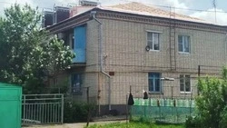 В Новопавловске начали ремонтировать кровлю МКД на Красноармейской