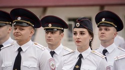 Губернатор Владимиров поздравил молодых лейтенантов на выпускном университета МВД в Ставрополе  