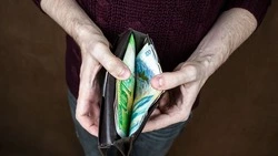 Житель Кировского округа вымогал деньги за чужой телефон у парня из Иноземцева