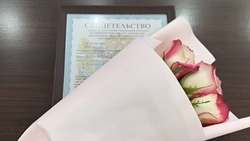 Ещё одна семья из Кировского округа получила жилищный сертификат