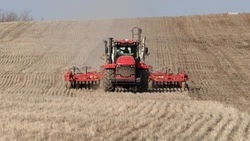 Аграрии Ставрополья закупили более 140 тракторов на льготных условиях