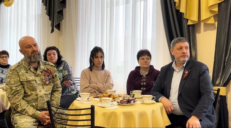 Жён и матерей участников СВО поздравили в Кировском округе