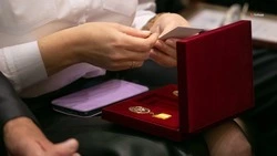 Супруги из Кировского округа получили медали «За сохранение семейных ценностей»