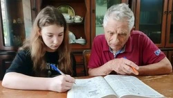 Соцработники помогают одиноким пенсионерам Кировского округа