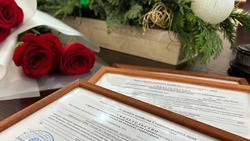 Три многодетные семьи из Кировского округа получили жилищные сертификаты