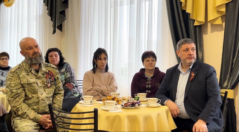 Жён и матерей участников СВО поздравили в Кировском округе