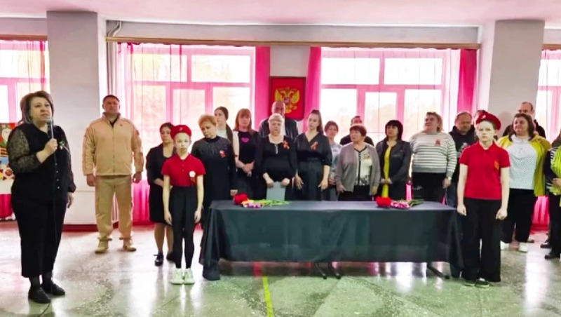 Парту Героя, посвящённую участникам СВО,  открыли в Горнозаводской школе