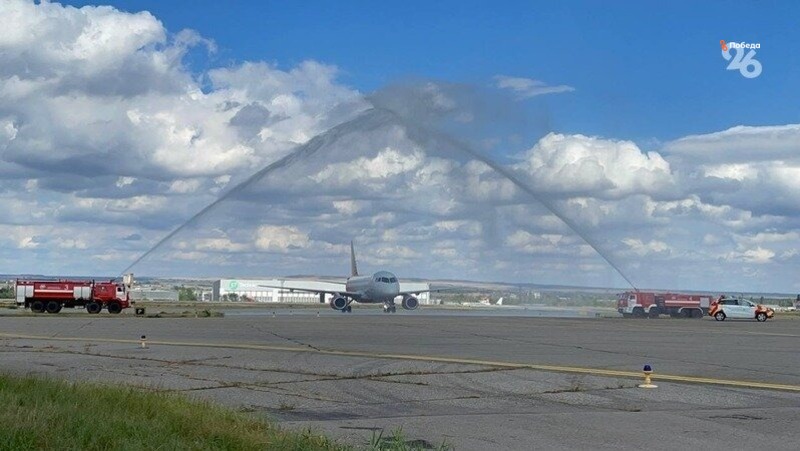 Губернатор Ставрополья встретил самолёт «Кисловодск» в аэропорту Минеральных Вод