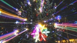 Почти 140 тыс. младшеклассников и детей бойцов СВО получат новогодние подарки