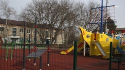 Детский игровой городок благоустроили в Кировском округе по инициативе жителей