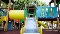 Новая детская площадка появилась в посёлке Кировского округа 