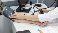 Медики ессентукской поликлиники провели выездной приём в здравнице курорта