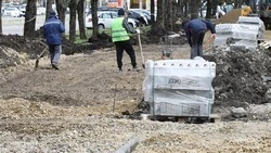 Благоустройство аллеи продолжается в посёлке Коммаяк