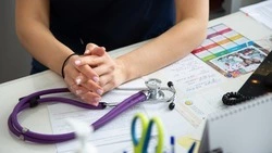 Улыбка и речь помогают распознать инсульт у человека — минздрав Ставрополья